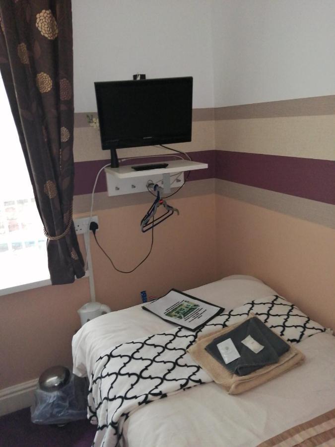 Single Room with Shared Bathroom