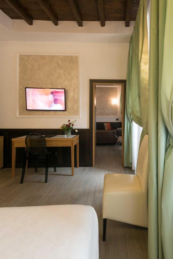 Junior Suite - Dependence, Via Leonina 11,1008328129:JPEG