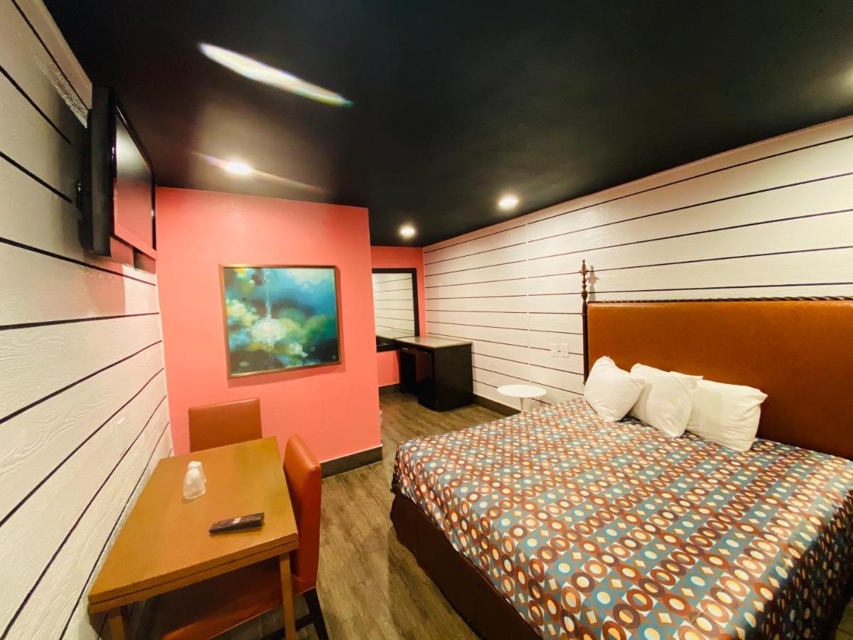 Standard King Room