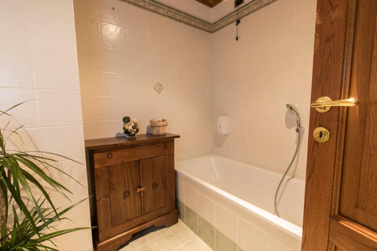 Large Double or Twin Room