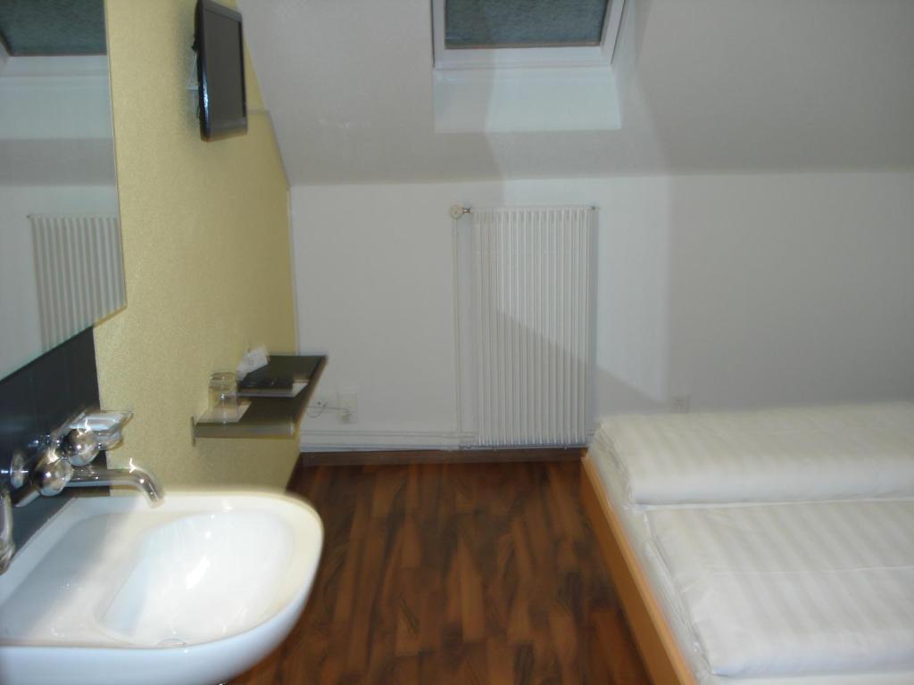 Triple Room External Private Bathroom