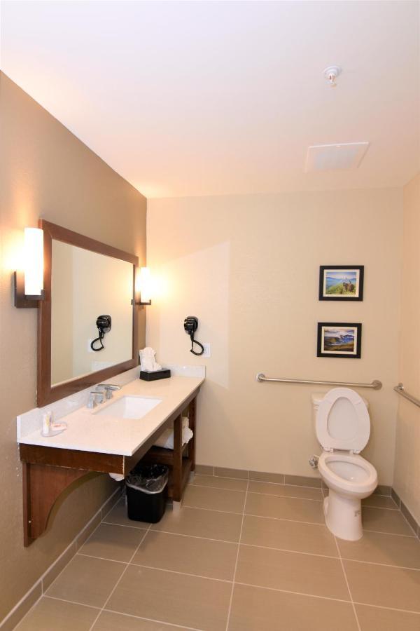 Queen Room with Two Queen Beds - Non-Smoking,1285662052:JPEG