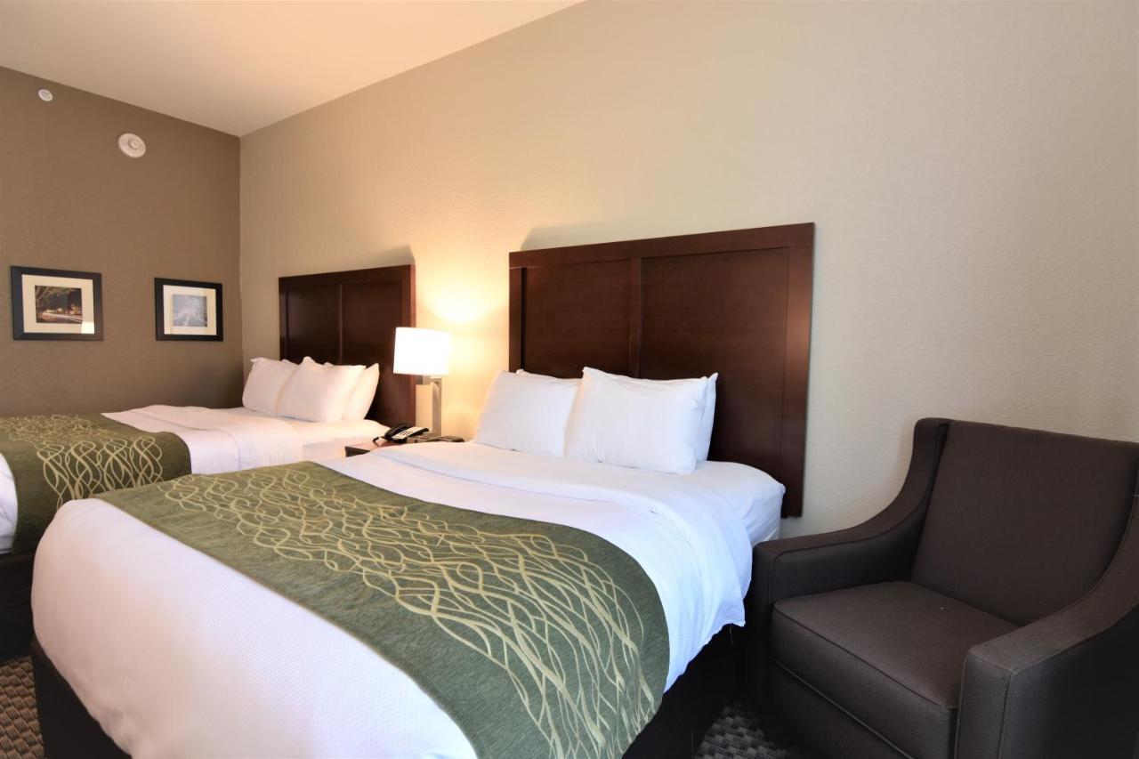Queen Room with Two Queen Beds - Accessible/Non-Smoking,1186474732:JPEG