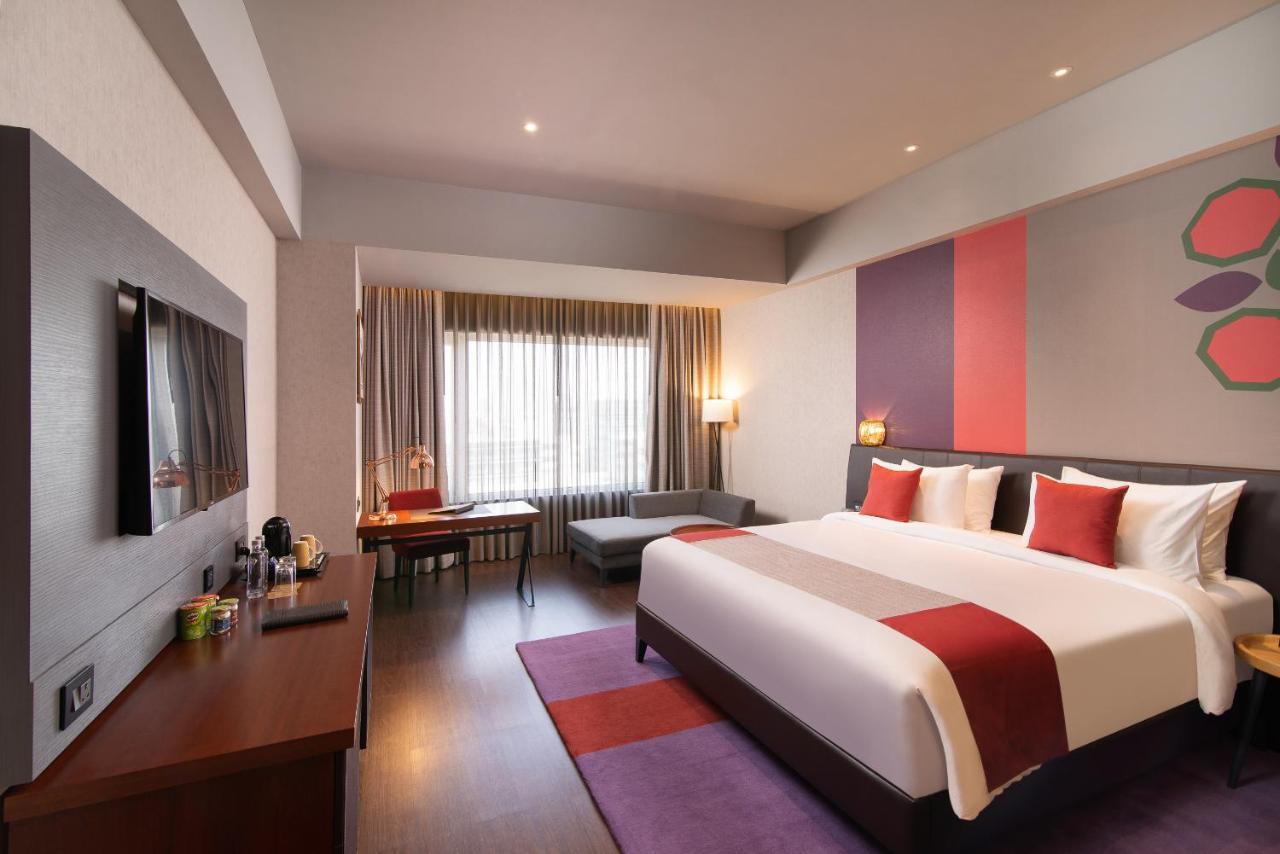 Deluxe King Room with  25% Discount on F&B, Spa and Laundry,1070521567:JPEG