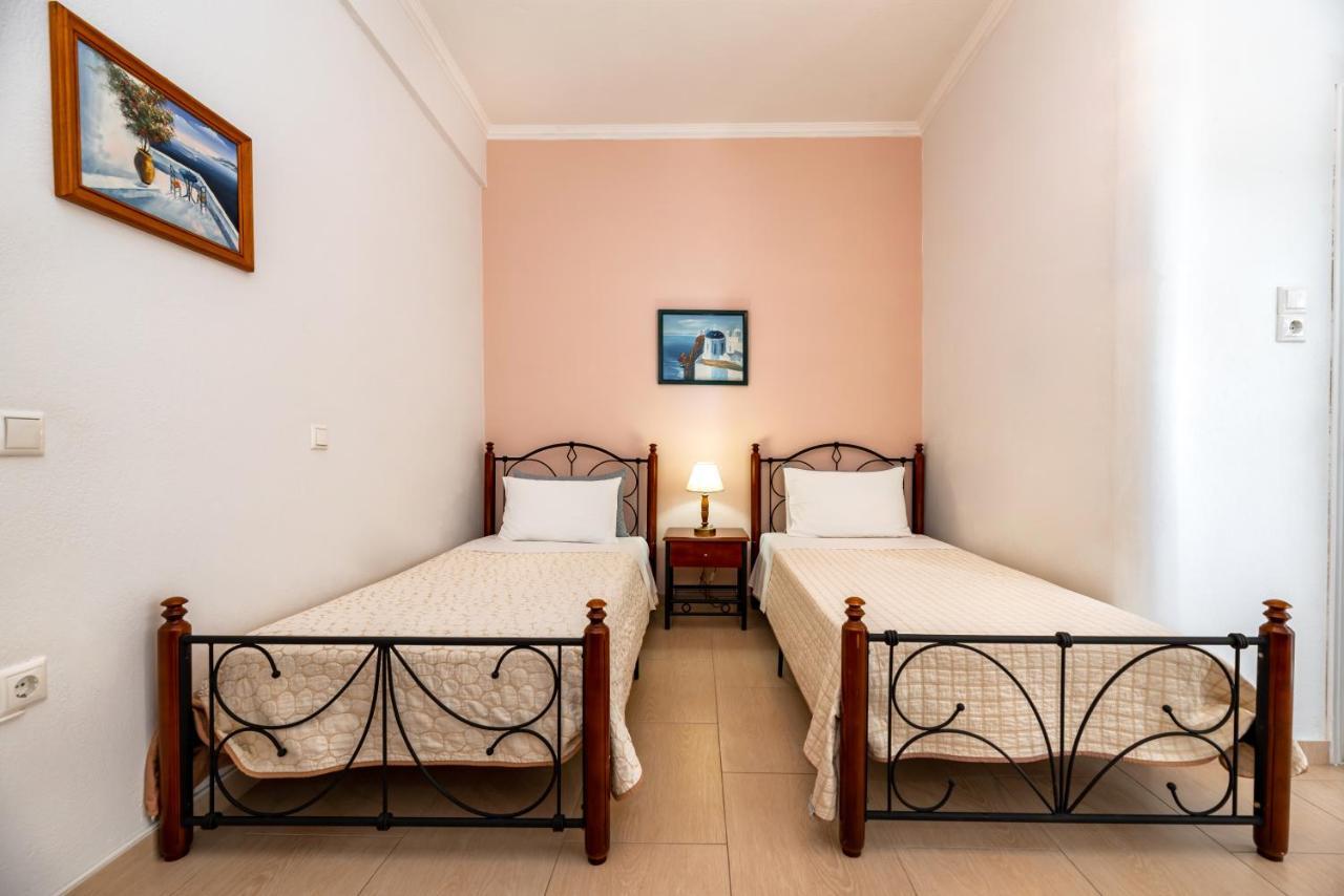 Quarto com 2 Camas de Solteiro
