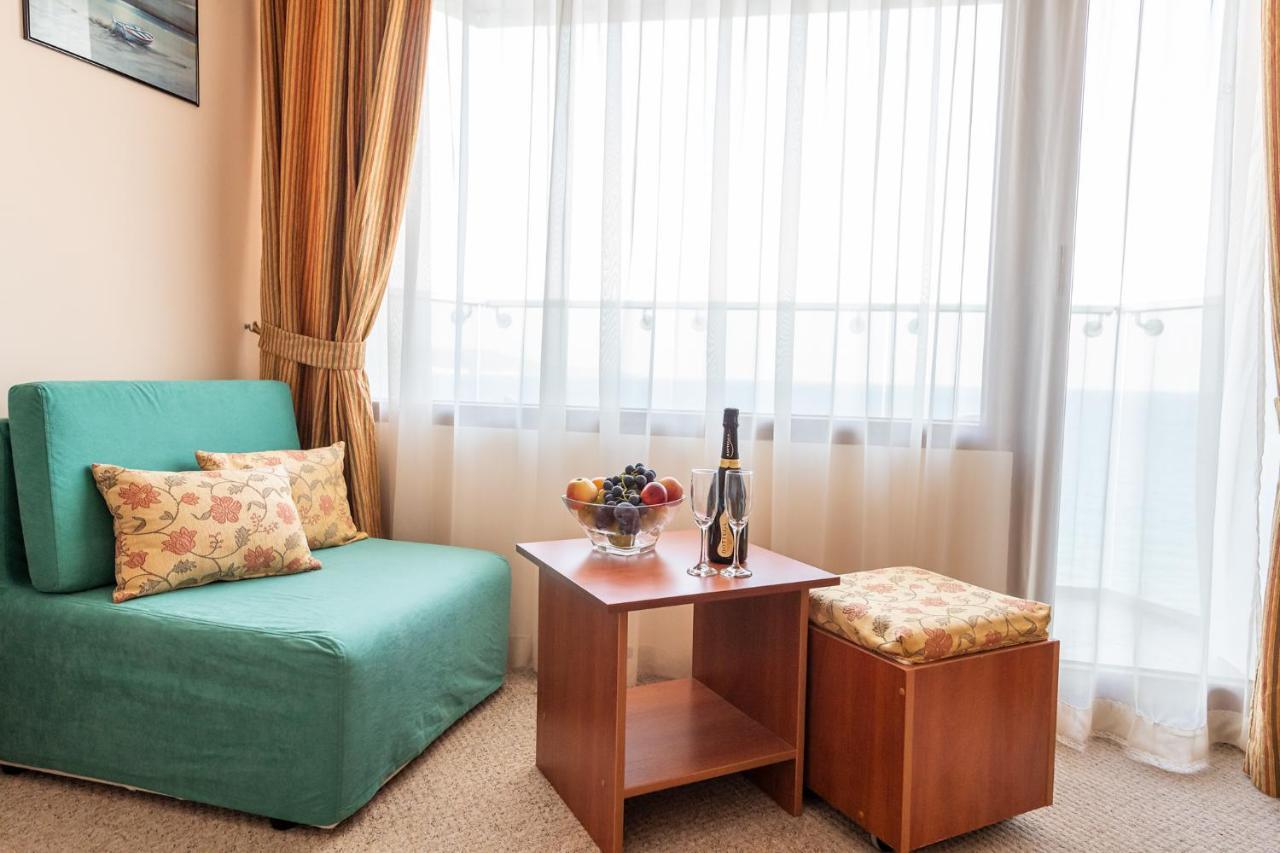 Double Room Frontal Sea View