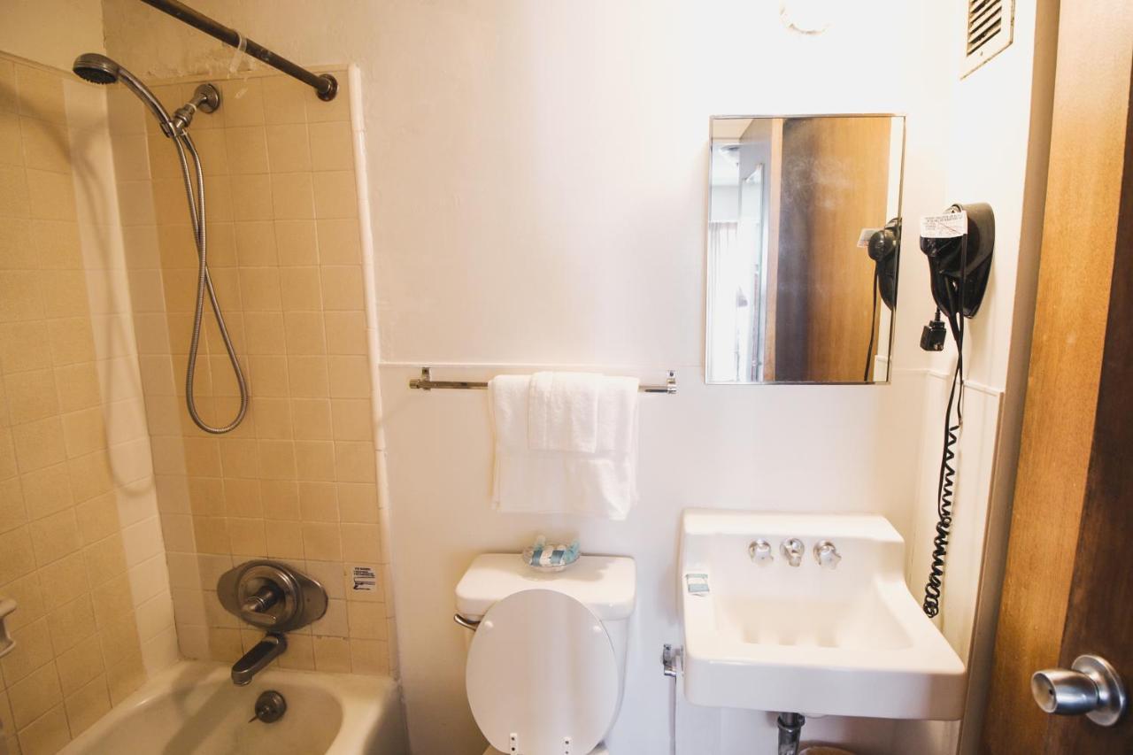 1 Bedroom Suite King Sofa Sleeper Full Kitchen,1557278179:JPEG