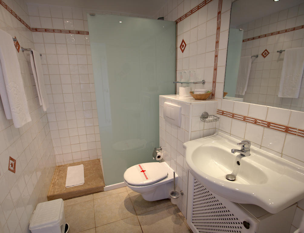 Studio (2 Adults)