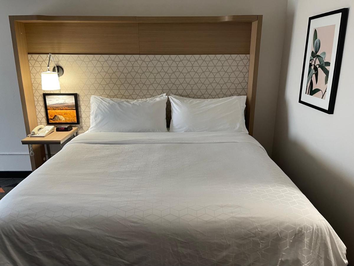 Standard Room,1450280263:JPEG