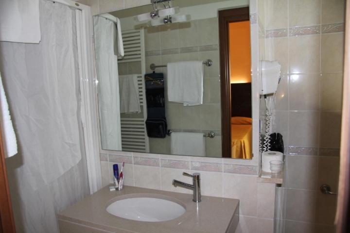Double Room with Balcony,448476393:JPEG