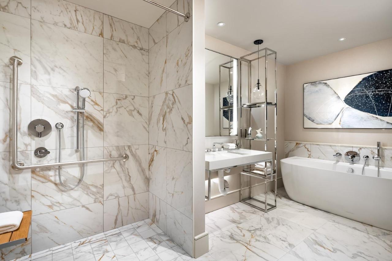 Zimmer mit Kingsize-Bett und Dusche - barrierefrei