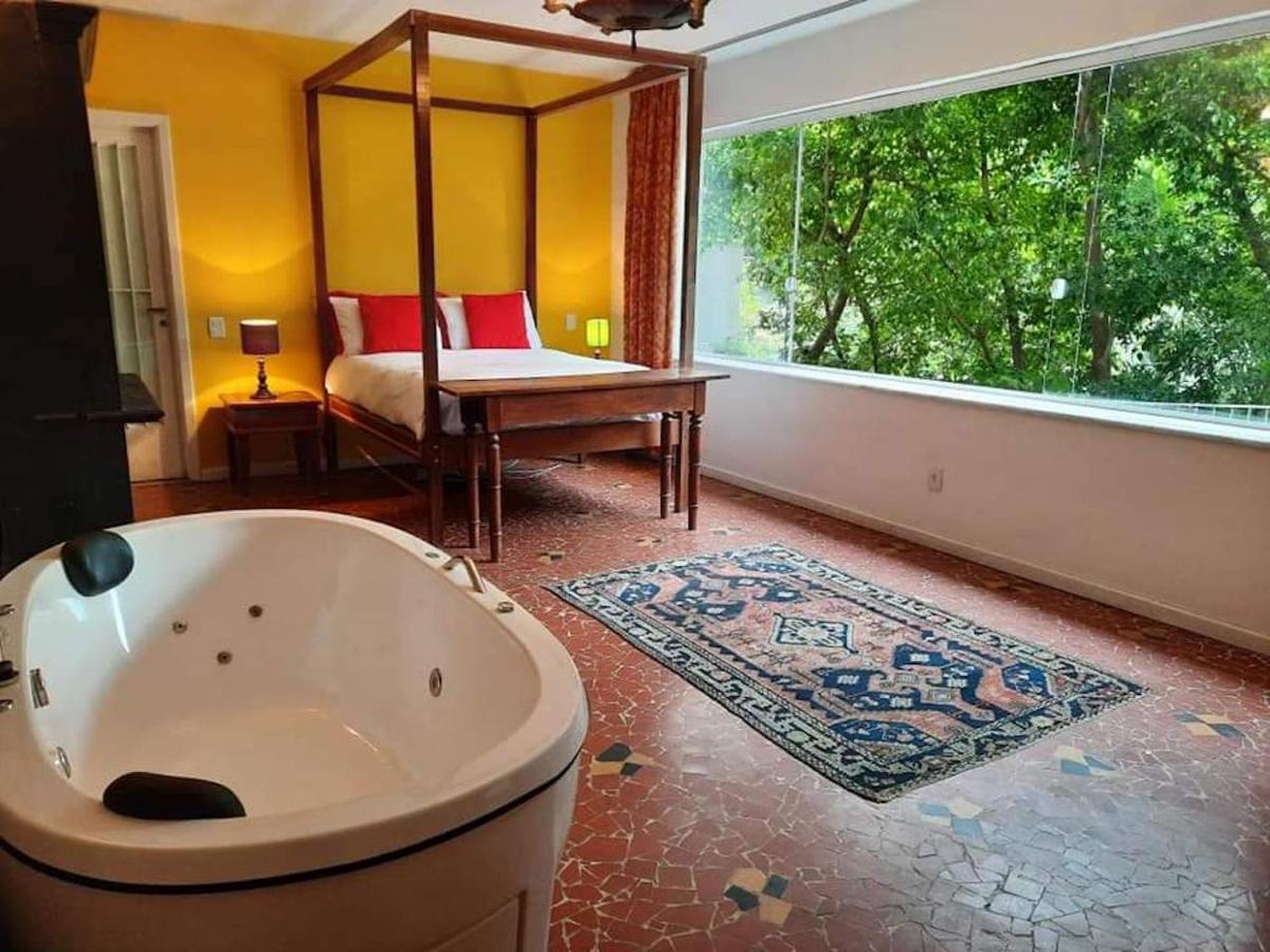 Deluxe Suite Spa Bath