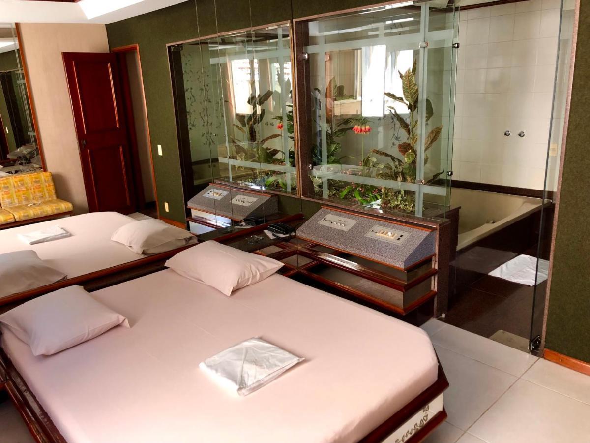 Deluxe Suite Spa Bath