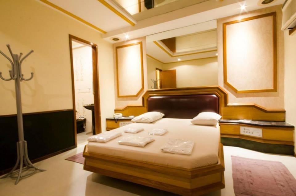 Deluxe Suite Spa Bath