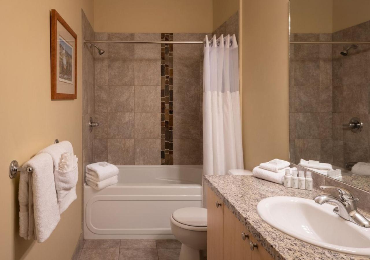 One-Bedroom Suite with Mountain View