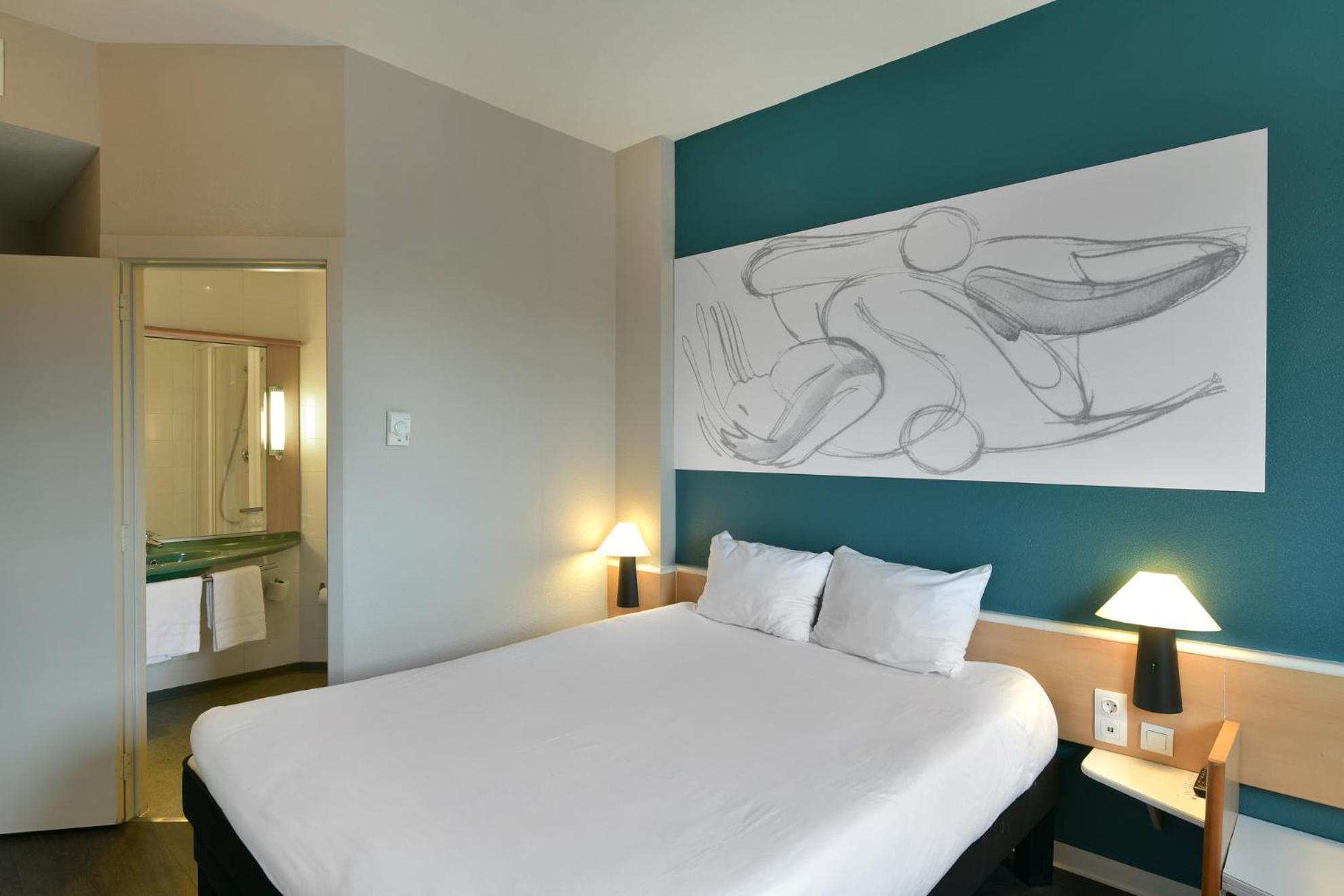 2 Adjacent Rooms,1272633286:JPEG