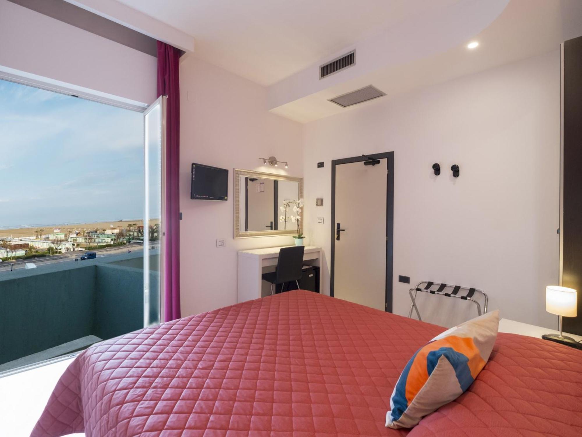 Double or Twin Room Sea View