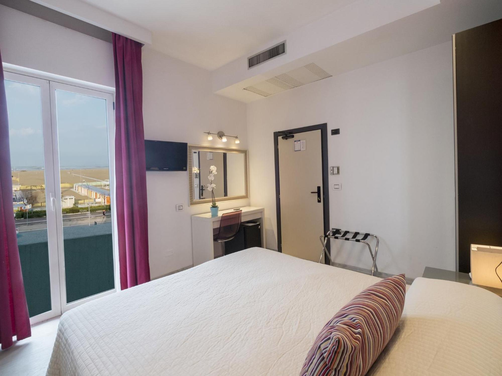 Double or Twin Room Sea View