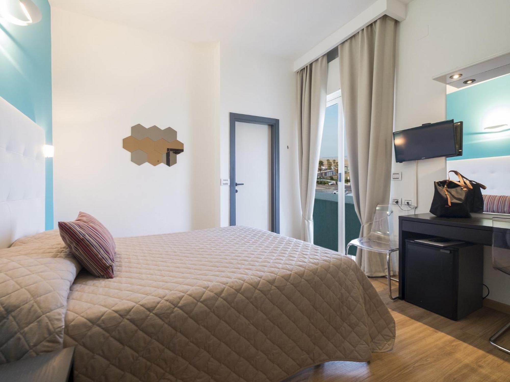 Double or Twin Room Sea View
