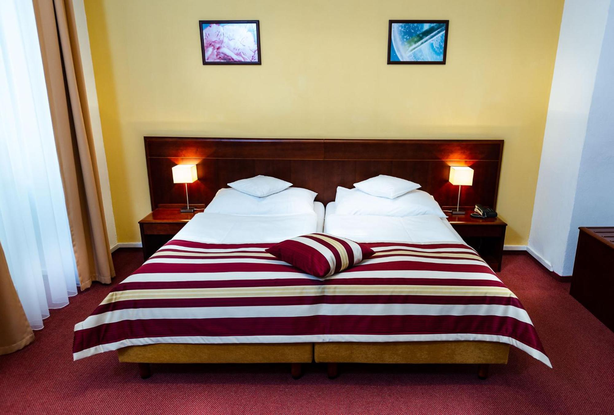 Double Room 2 Extra Beds
