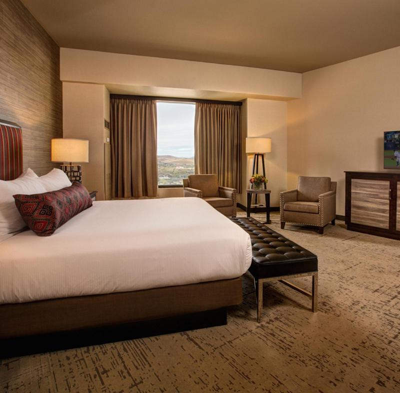 Deluxe Petite Suite