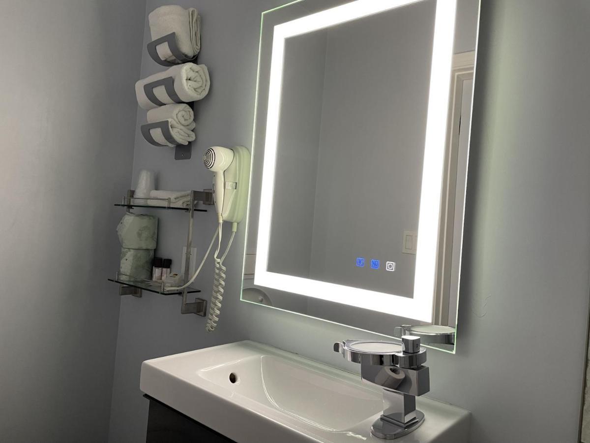 Single Room Private Bathroom