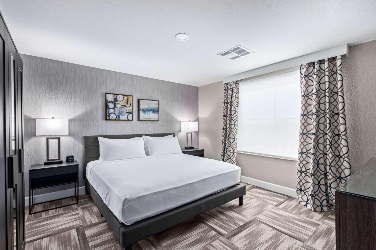 King Suite with Sofa Bed and View,1231936175:JPEG