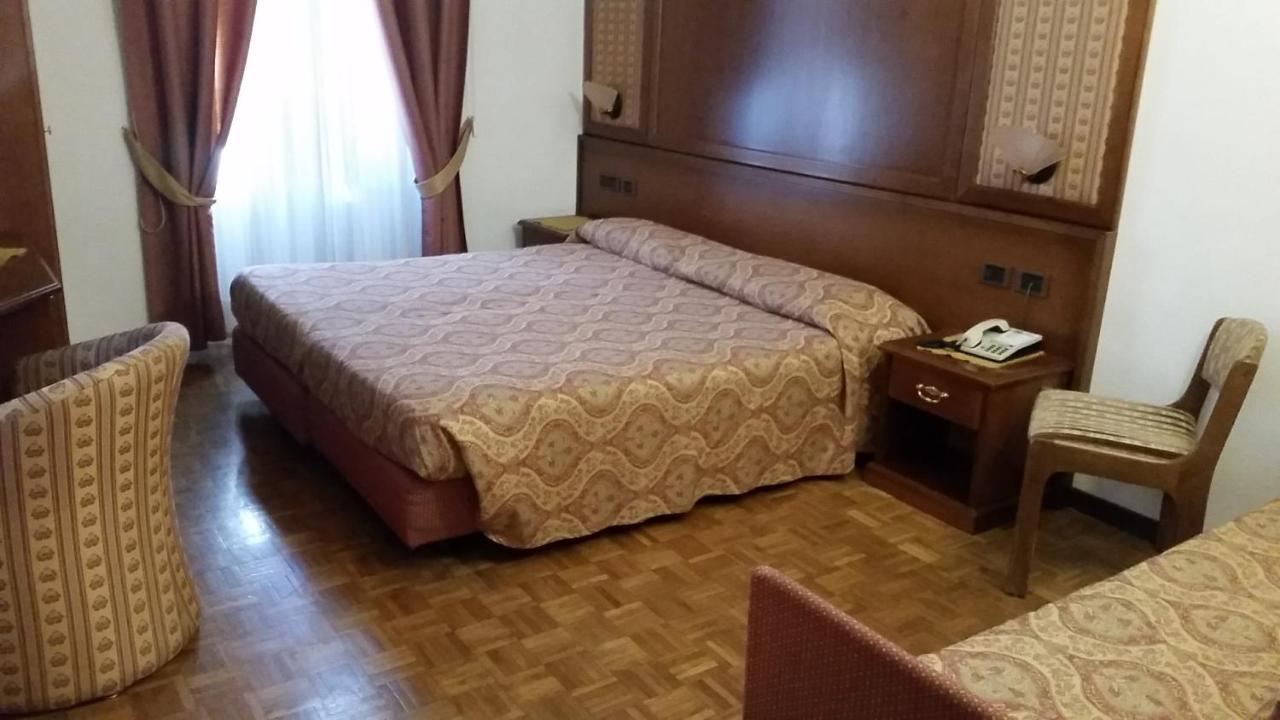Economy Triple Room,1097925840:JPEG