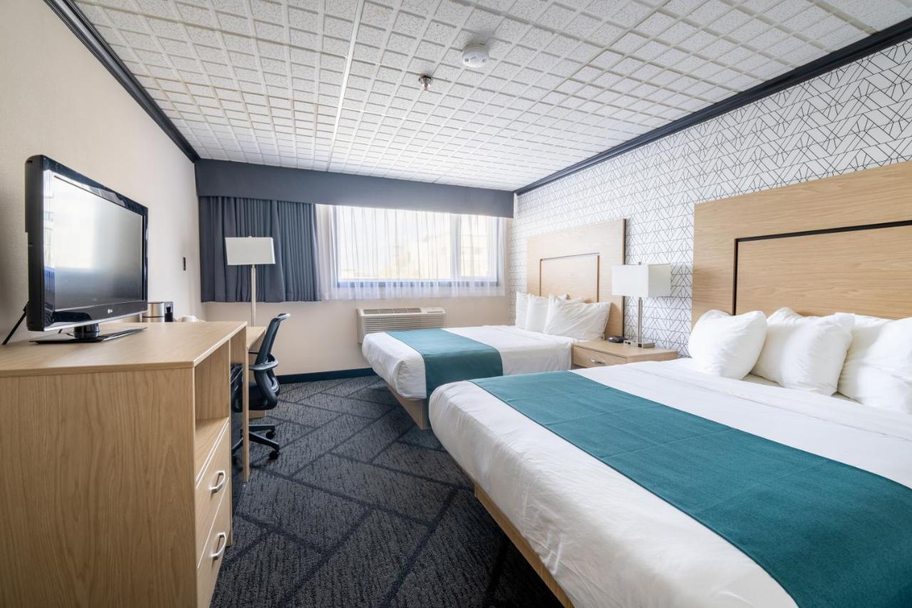 Queen Room with Two Queen Beds - Non-Smoking,1679584086:JPEG