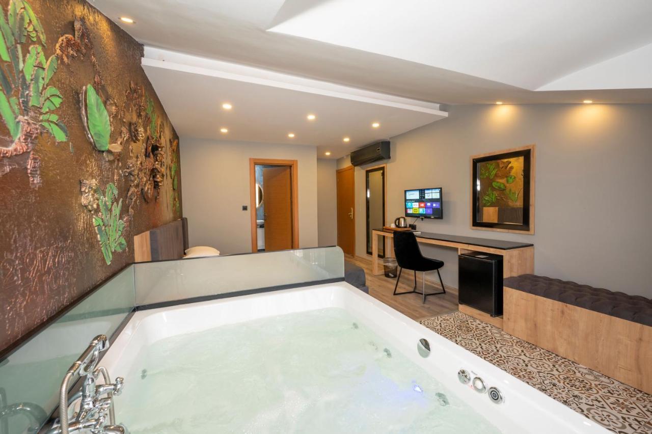 Queen Room Spa Bath