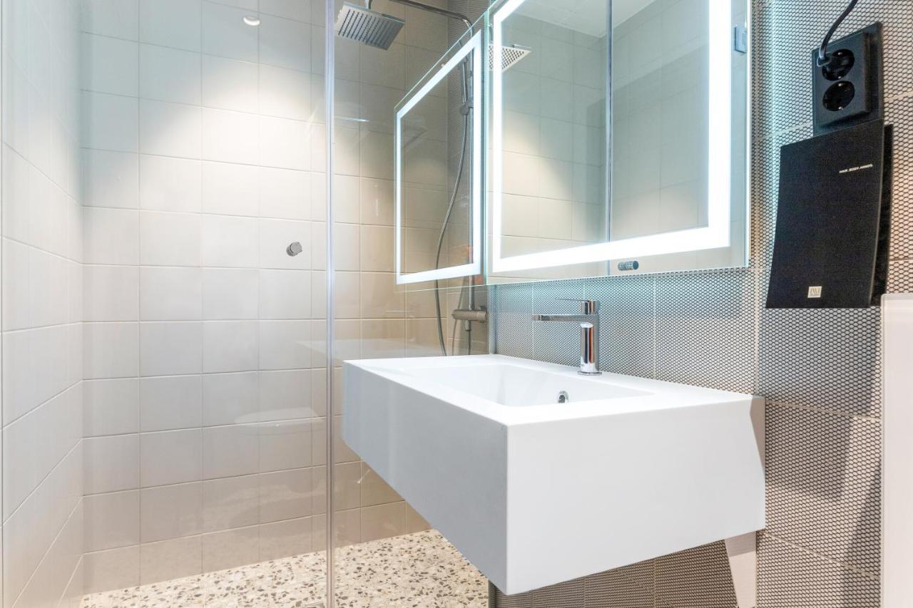 Small Double Room Atrium