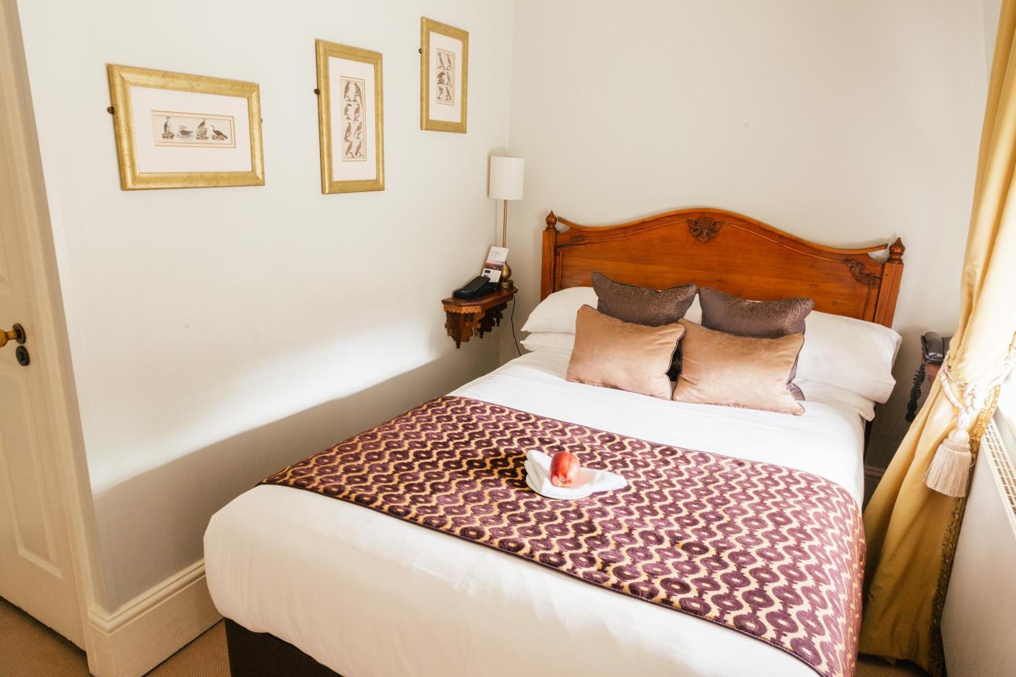 Small Double Room,1516365337:JPEG