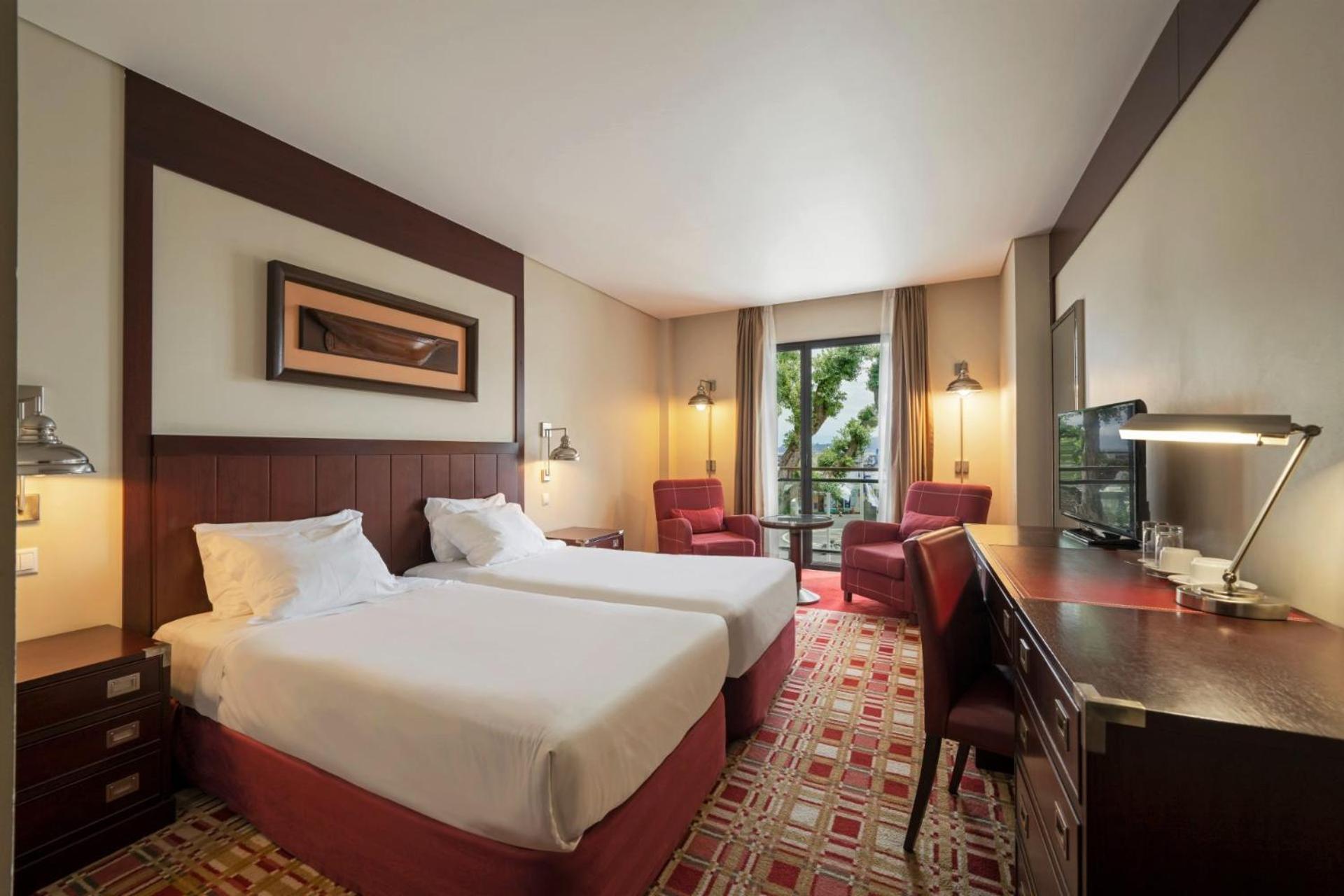 Standard Double or Twin Room with Pico Mountain View,1274427508:JPEG