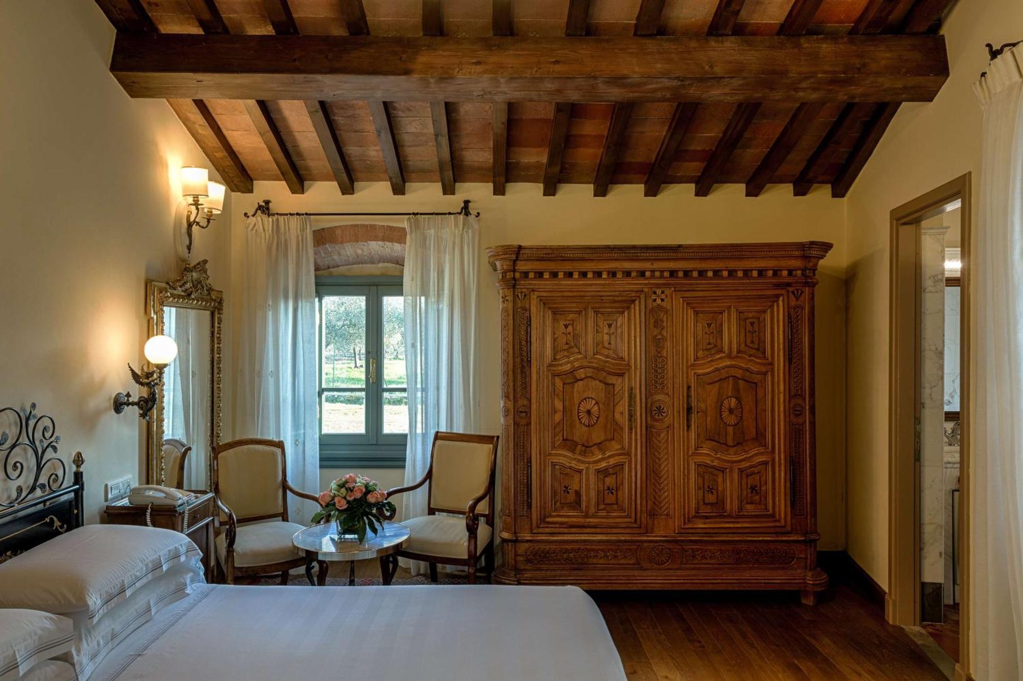 Classic Queen Room Single Bed