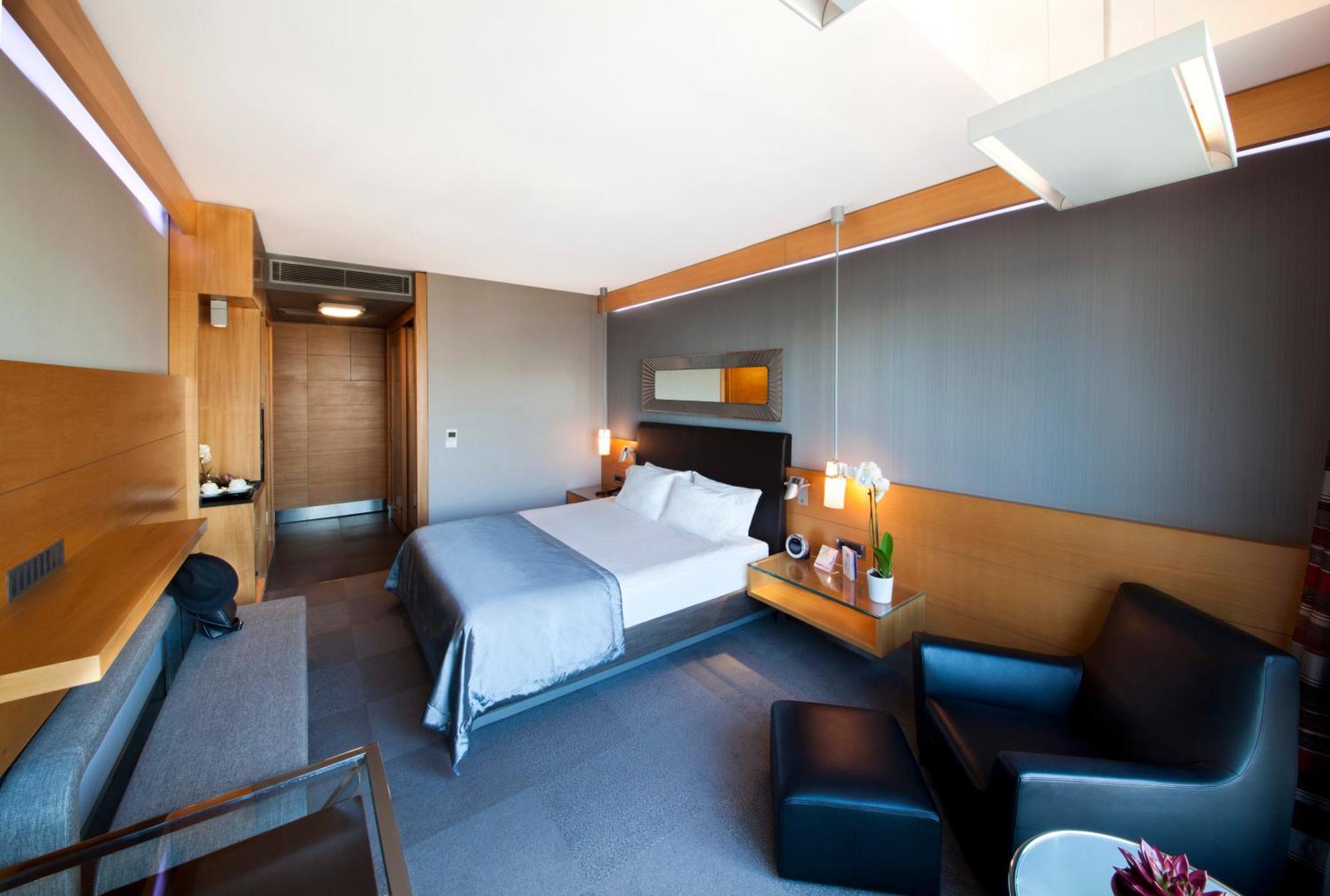 Deluxe Room King Bed