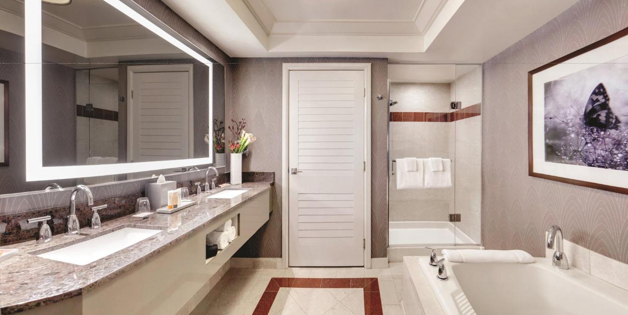 Resort Two Queen Strip View,1275402085:JPEG