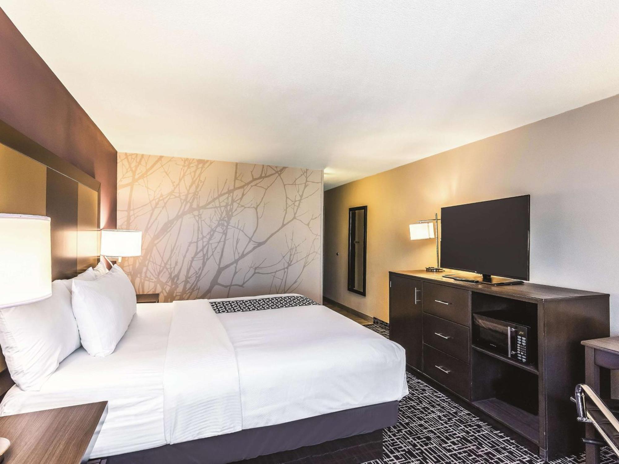 Deluxe King Room,1275495244:JPEG