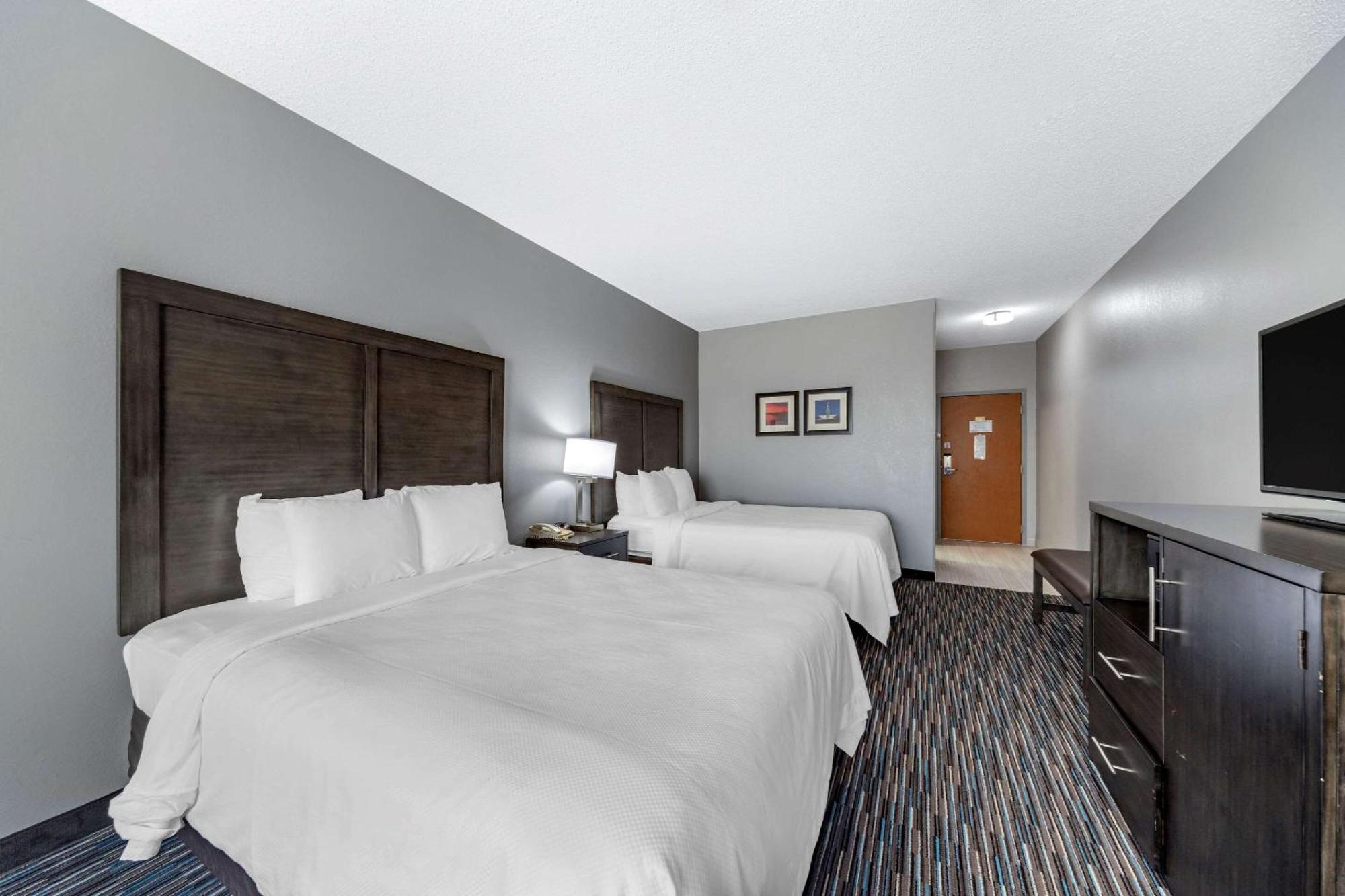 Standard Room with Two Queen Beds,1275753571:JPEG