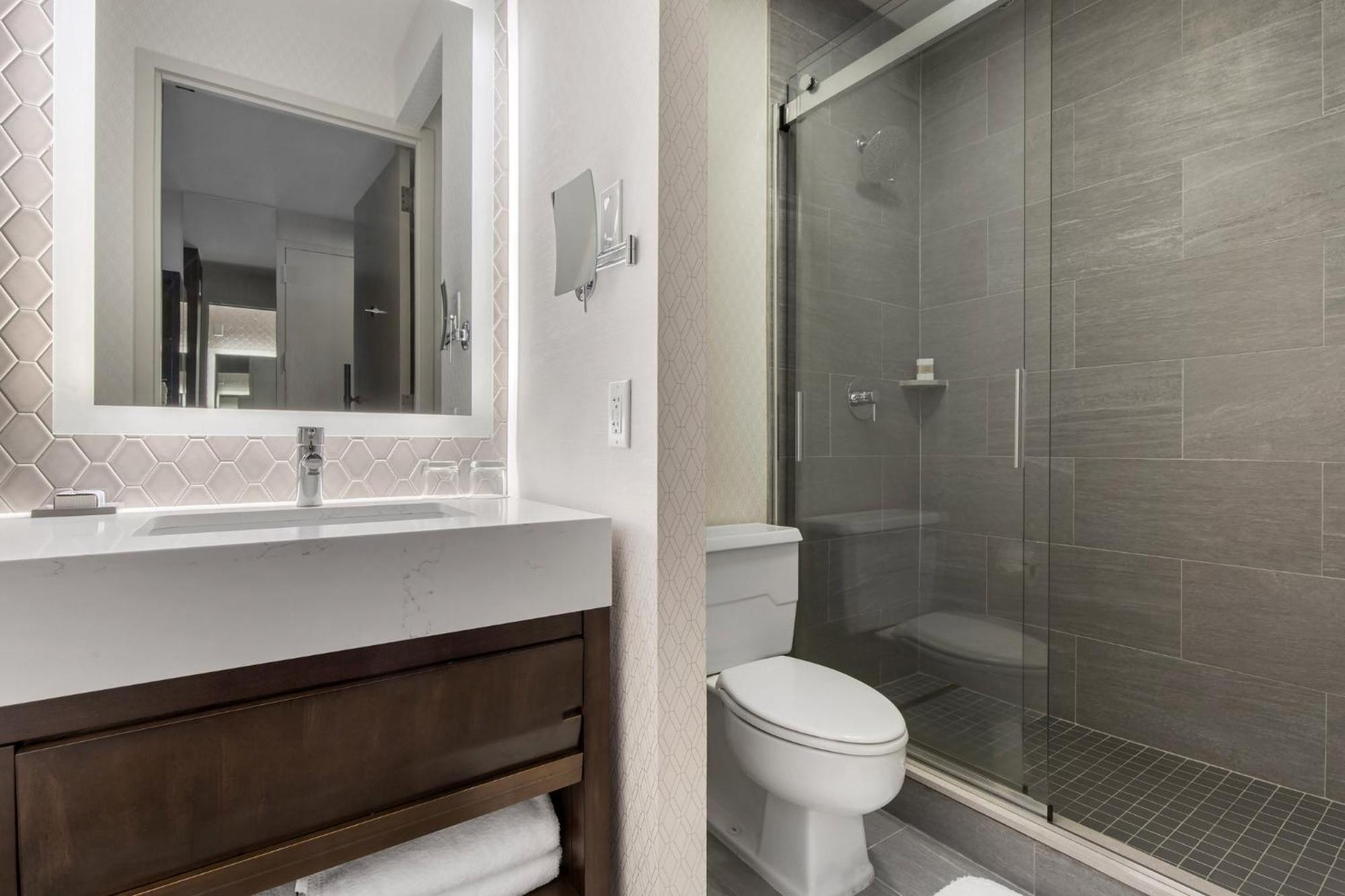 Club Signature Room - 1 King Bed,1275792160:JPEG