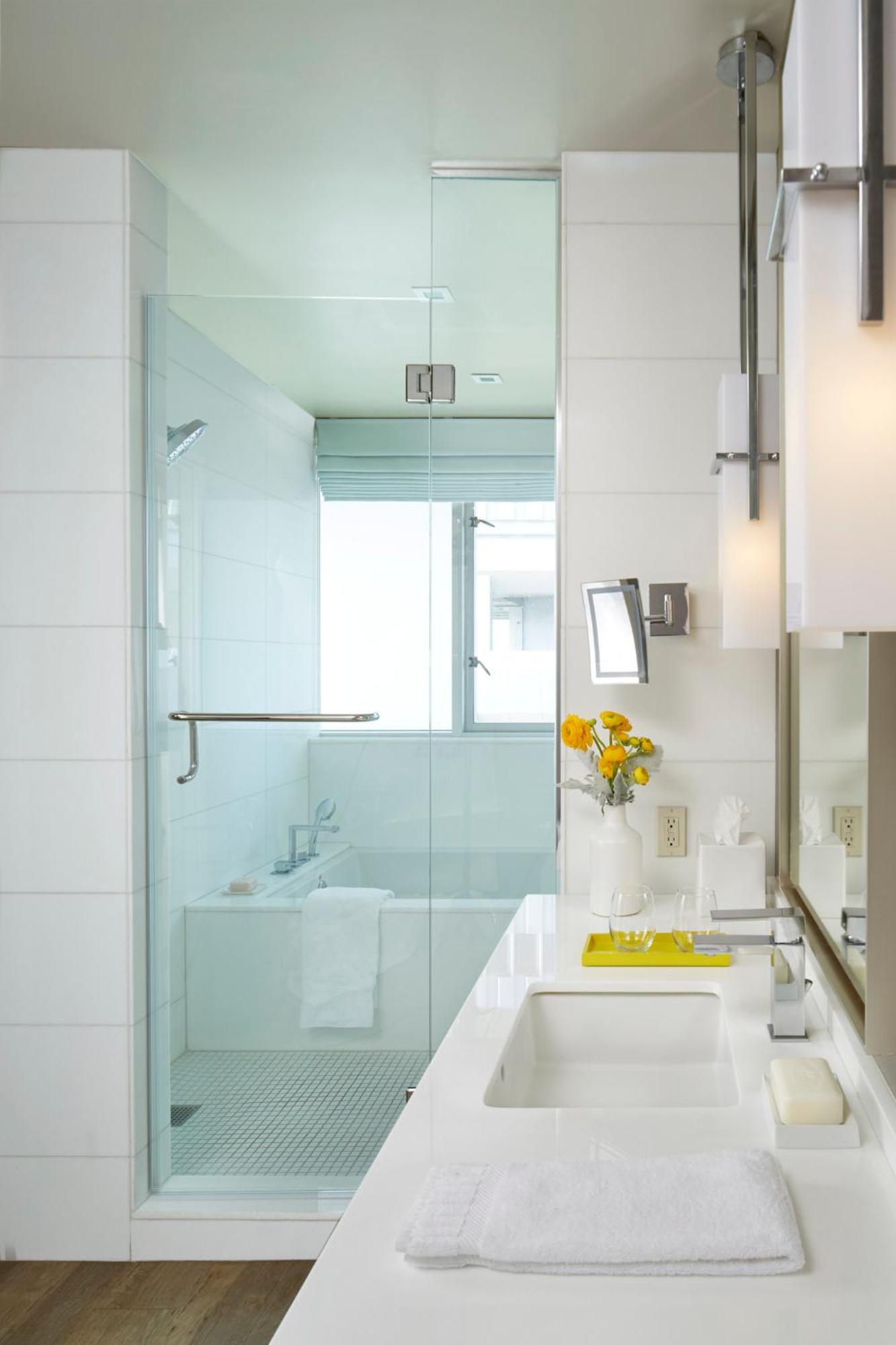 King Suite with Soaking Tub and Walk-In Shower,1276099645:JPEG