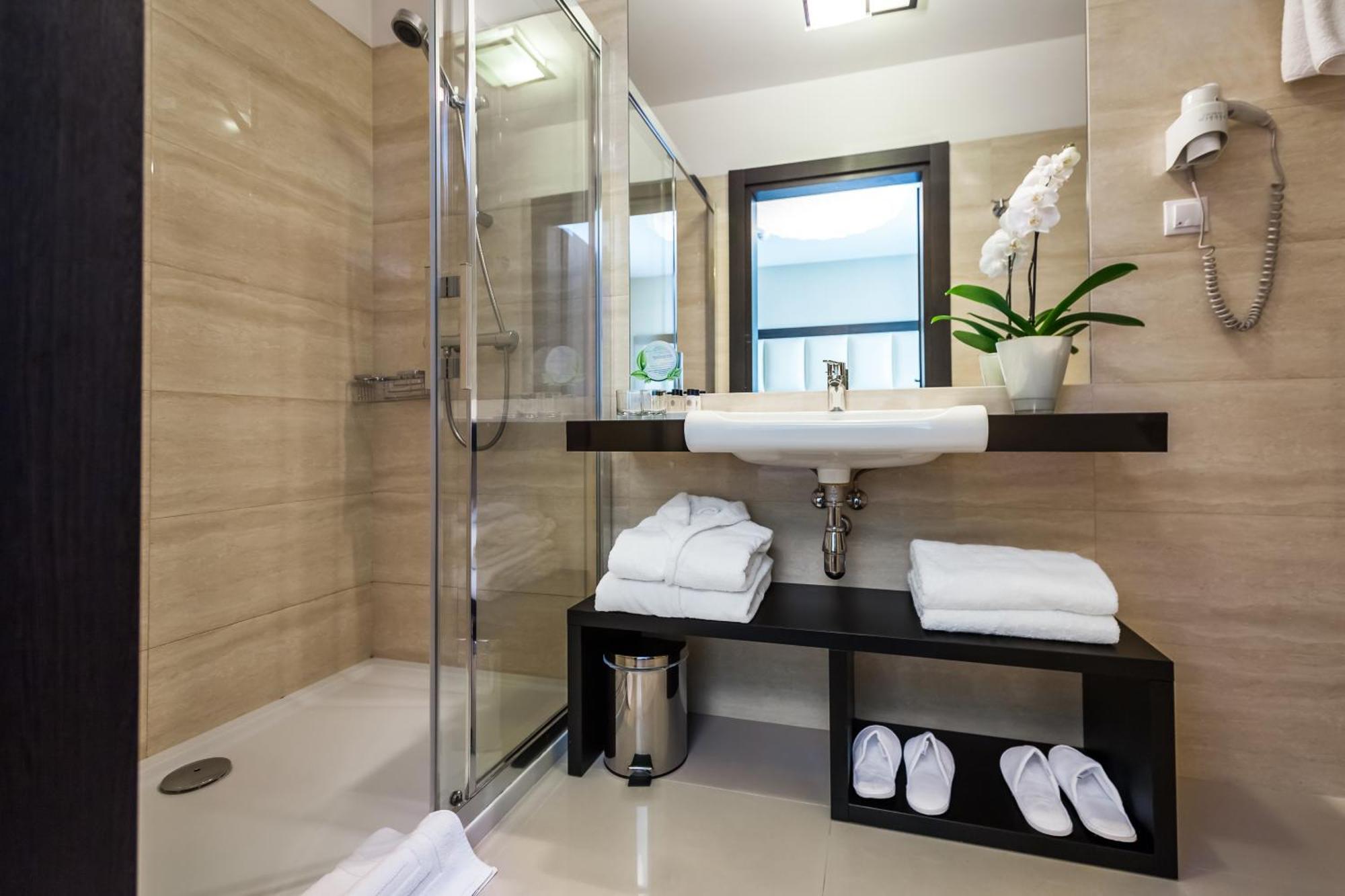 Double Room,1277173849:JPEG