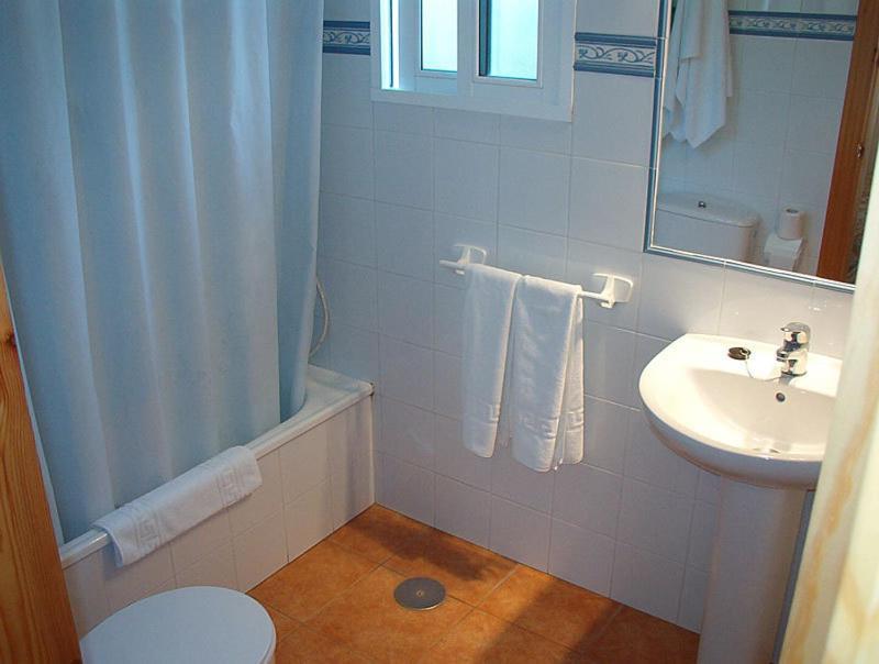 Two-Bedroom Suite with One King Bed and One Queen Bed,1677877374:JPEG