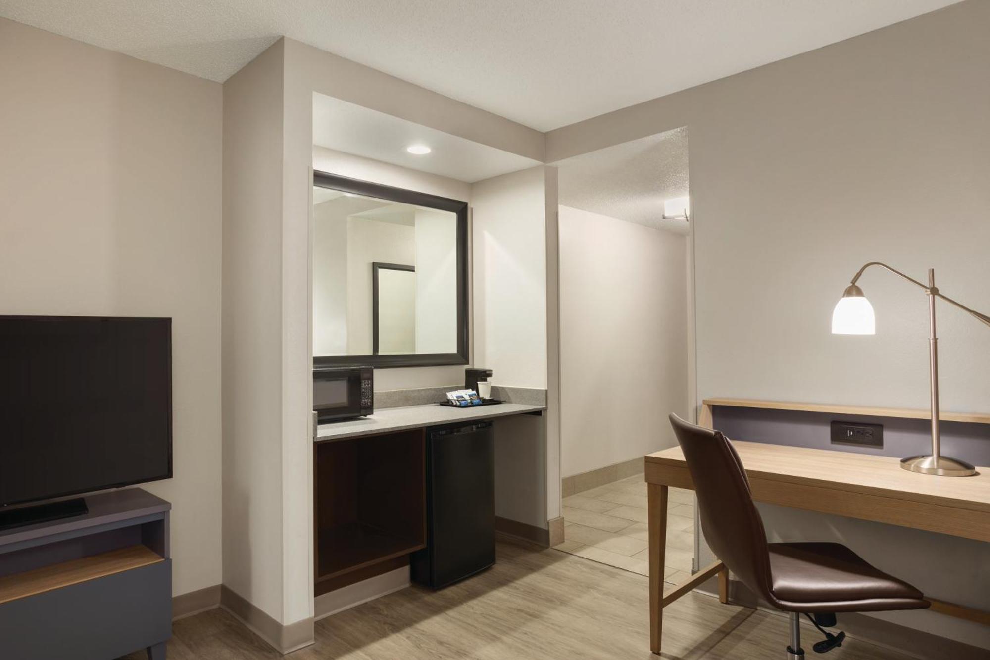 One-Bedroom King Suite Sofa Bed Disability Access or Non-Smoking