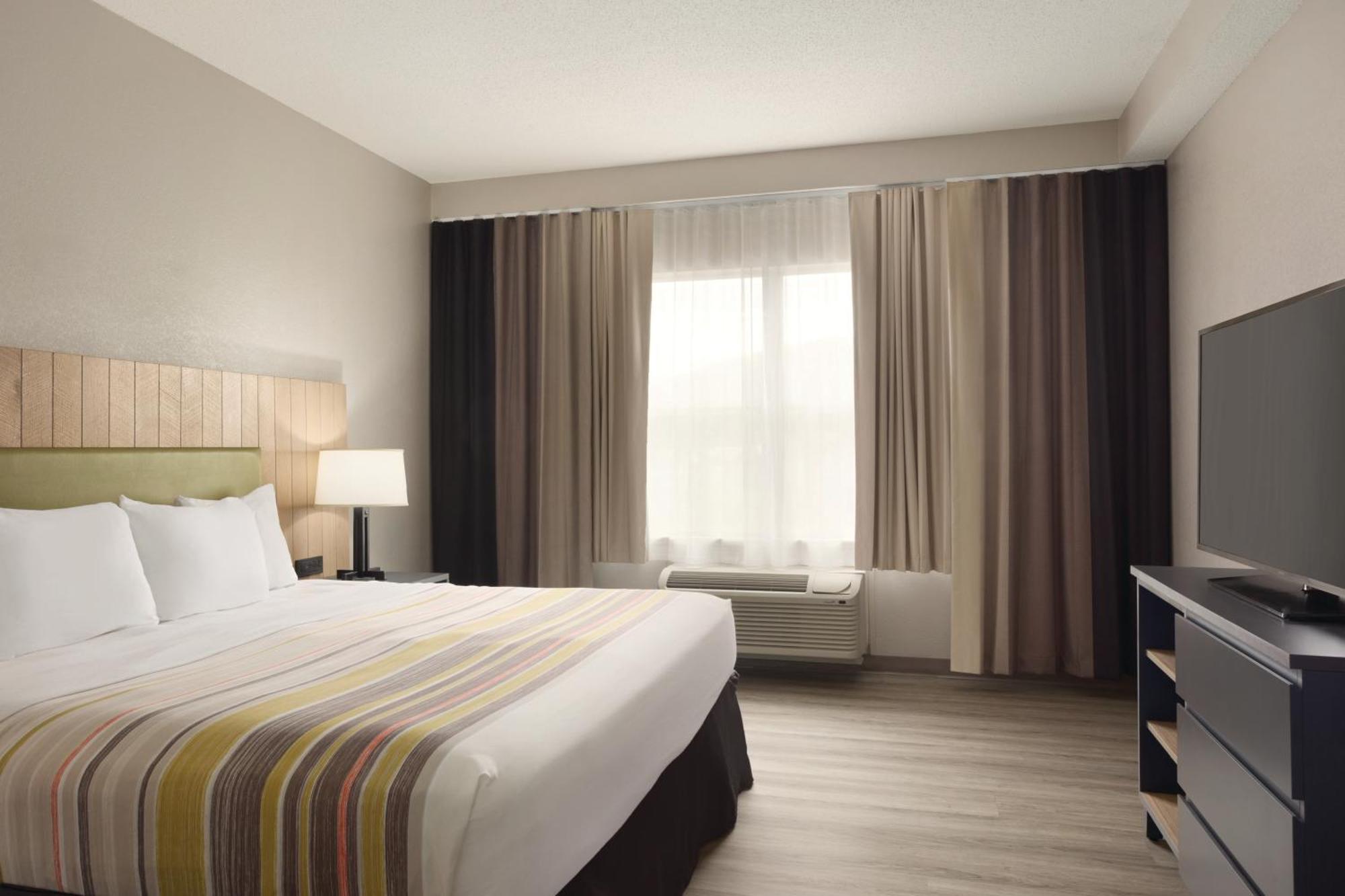 One-Bedroom King Suite Sofa Bed Disability Access or Non-Smoking