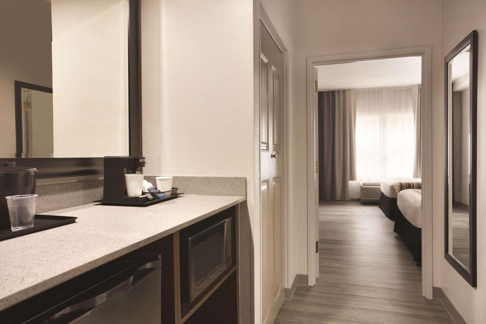 One-Bedroom Suite Two Queen Beds Disability Access or Non-Smoking