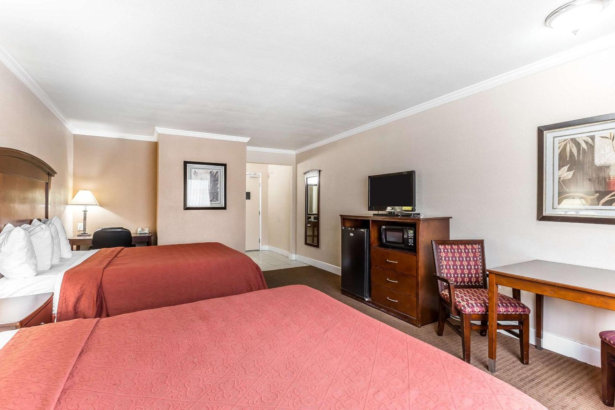 Standard Queen Room with Two Queen Beds - Non-Smoking,560690451:JPEG