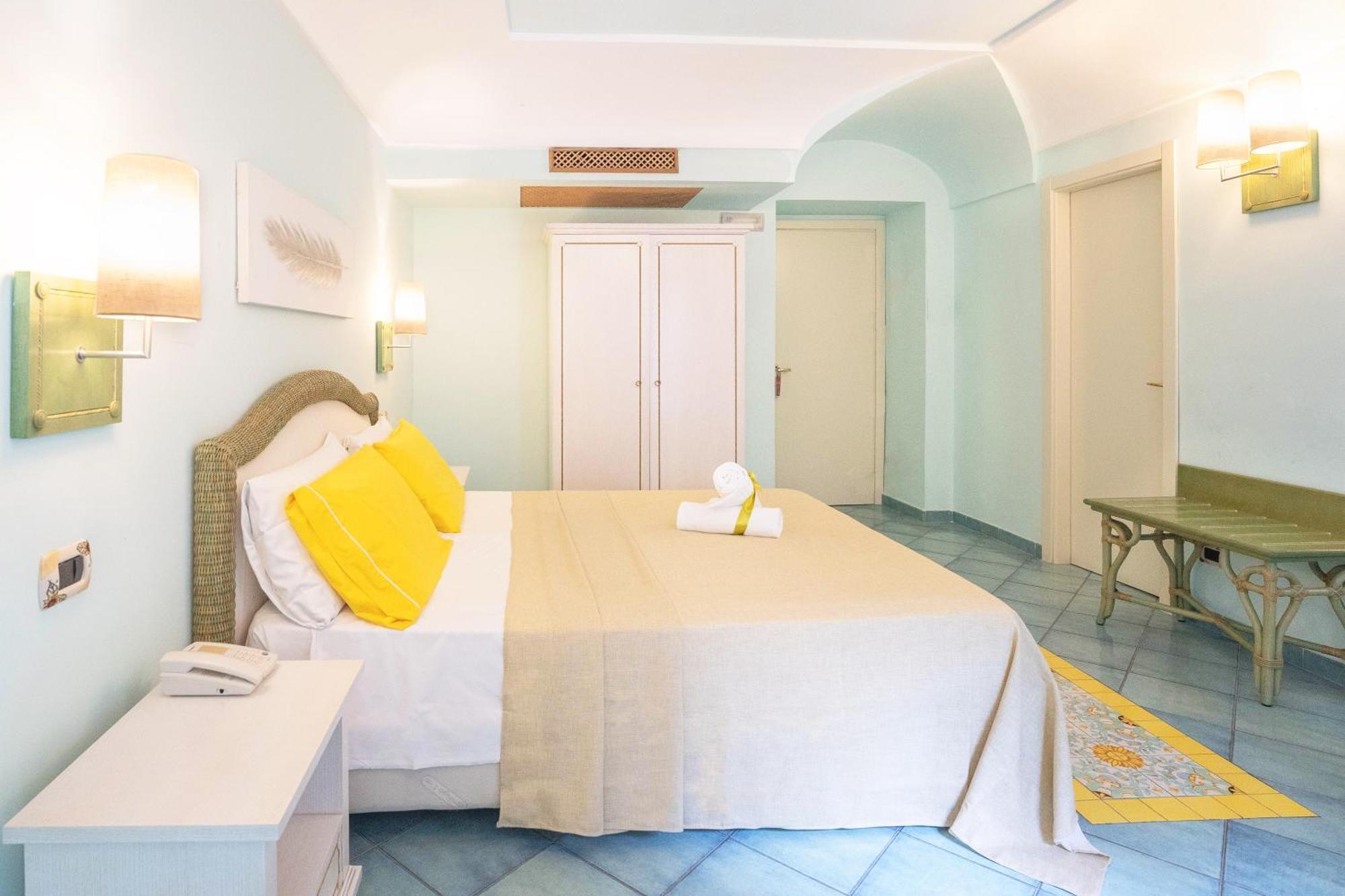 Economy double room patio