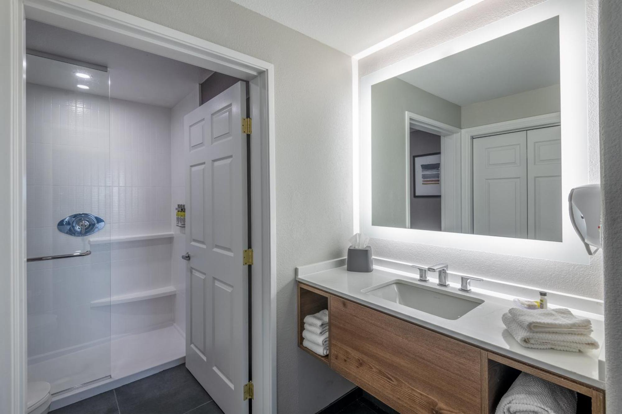 Two-Bedroom Suite,1281656671:JPEG