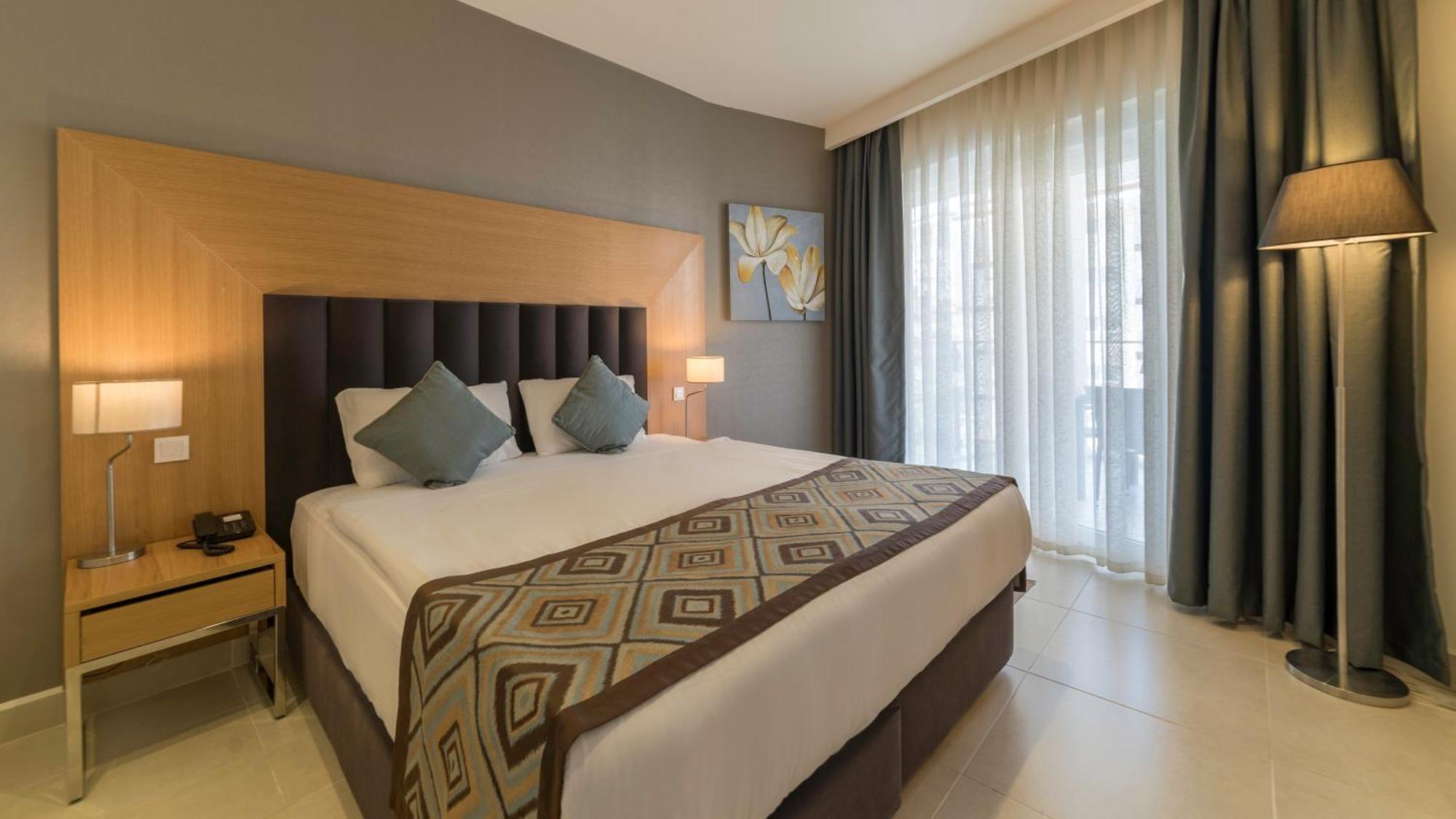Suite mit 1 Kingsize-Bett und 2 Einzelbetten