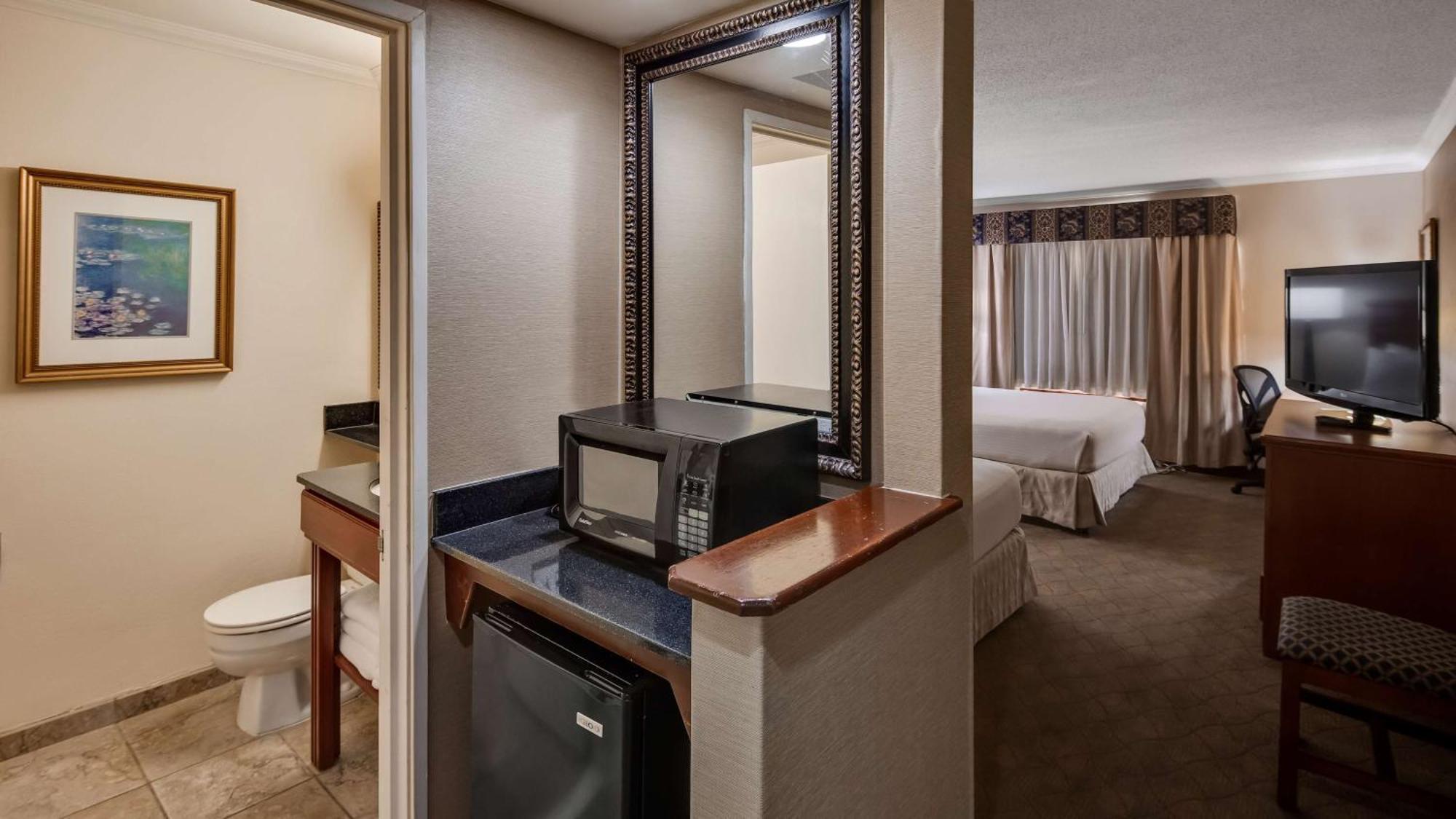 Queen Room with Two Queen Beds - Non-Smoking,1452793102:JPEG